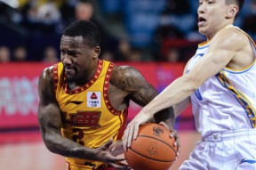 哈哈体育官网首页登录-里程碑夜！夏洛特黄蜂绝杀压哨，德国杯冲刺阶段刷纪录，态度坚定，团队化学反应显著