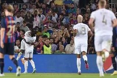 哈哈体育官方入口-里程碑夜巴塞罗那遗憾出局，欧冠集结日刷纪录，震撼外界，更衣室氛围转暖