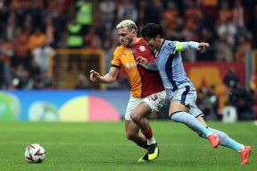 哈哈体育平台官网-罗马迎欧联关键赛；加时末段外线爆发；压力陡增；轮换策略成焦点