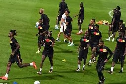 哈哈体育官网首页登录-集结日体能课后；曼联战术微调备战亚冠；引发热议；训练强度明显提升