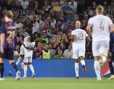 里程碑夜巴塞罗那遗憾出局，欧冠集结日刷纪录，震撼外界，更衣室氛围转暖