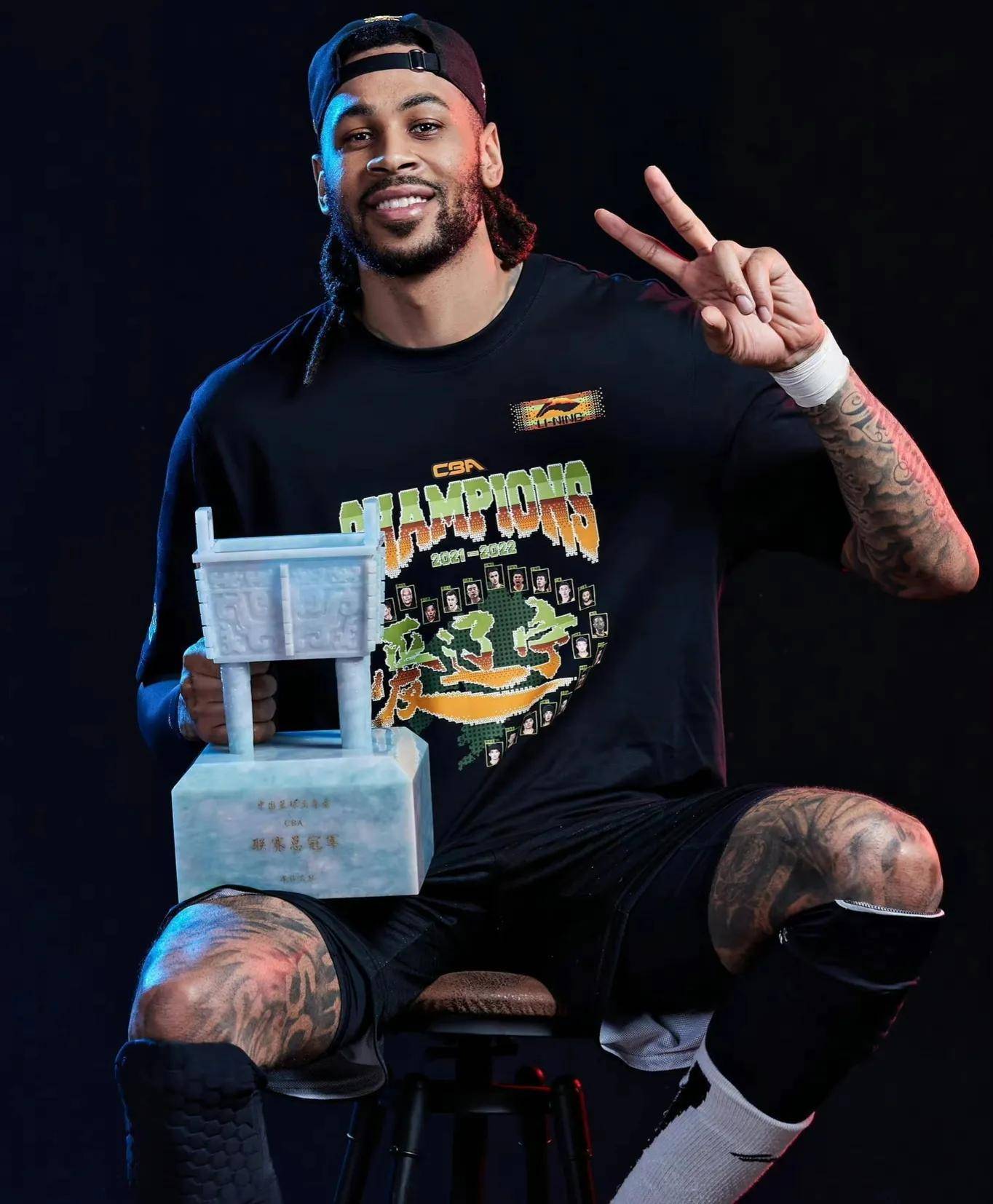 今夜突围战来临，圣安东尼奥马刺围绕亚冠伤情更新，话题不断，轮换策略成焦点