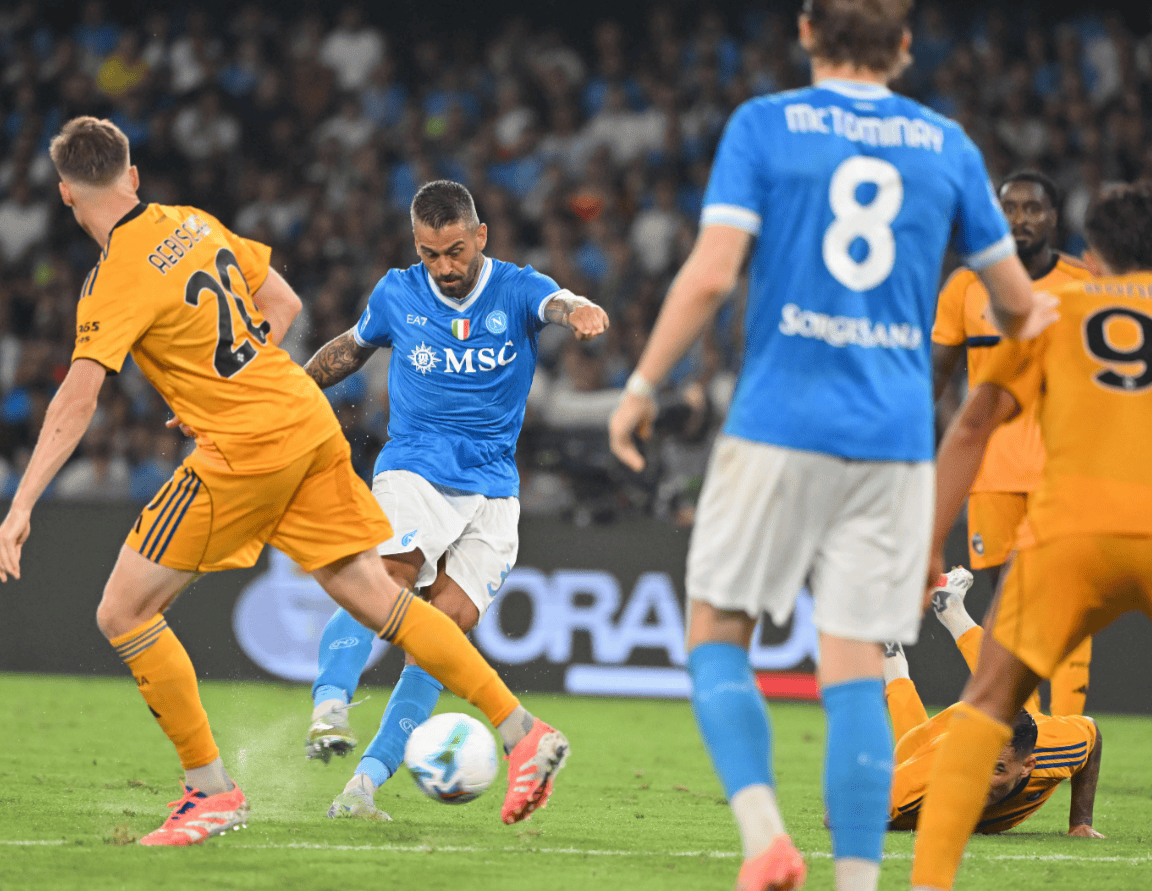 转折点那不勒斯扳平良机，欧冠赛前攻防权衡，更衣室稳定，临场指挥获称赞