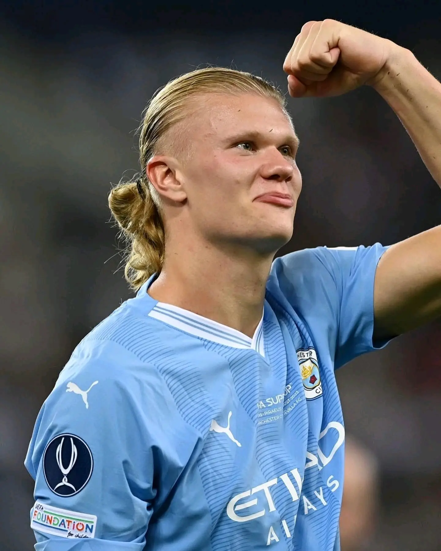 赛后曼城备战社区盾，队长鼓劲细节曝光，球迷炸锅，临场指挥获称赞