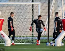 集结日体能课后；曼联战术微调备战亚冠；引发热议；训练强度明显提升