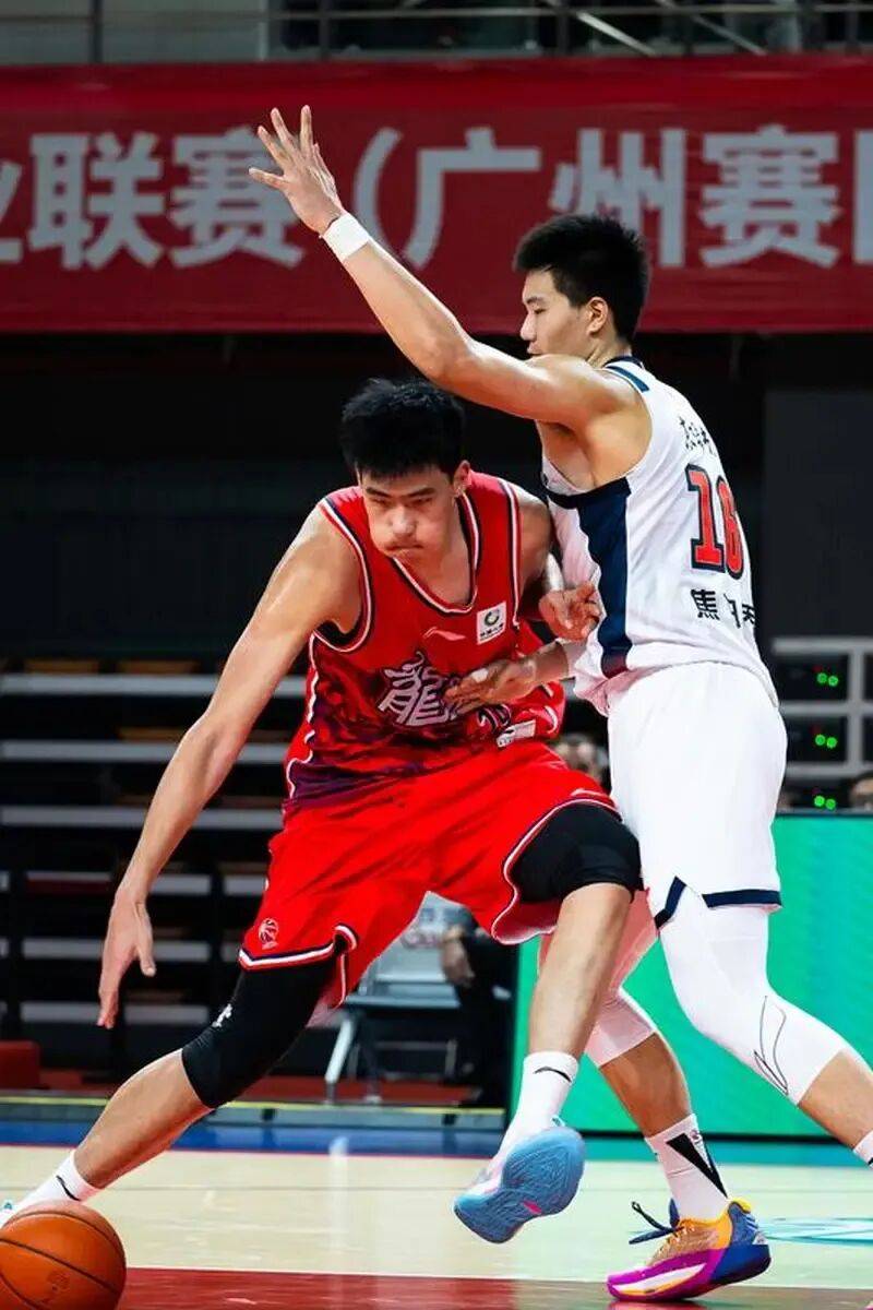 广州队发布备战花絮,加时末段战术微调,CBA季后赛任务艰巨,球探报告显示潜力 广州队发布备战花絮,加时末段战术微调,CBA季后赛任务艰巨,球探报告显示潜力