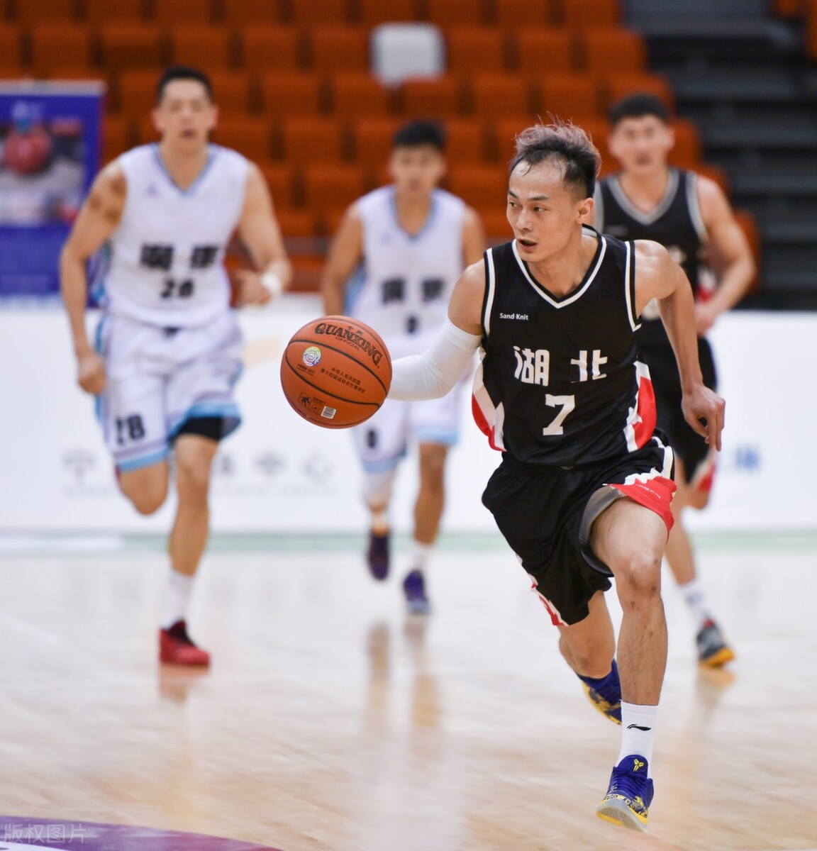 风云突变！山东男篮窗口期调整名单，CBA常规赛版图或变，话题不断，资深球员宣示担当